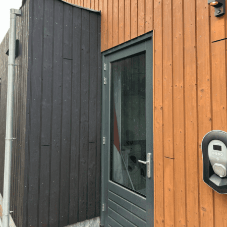 Tinyhouse close up voordeur Eigenwijs Bouw